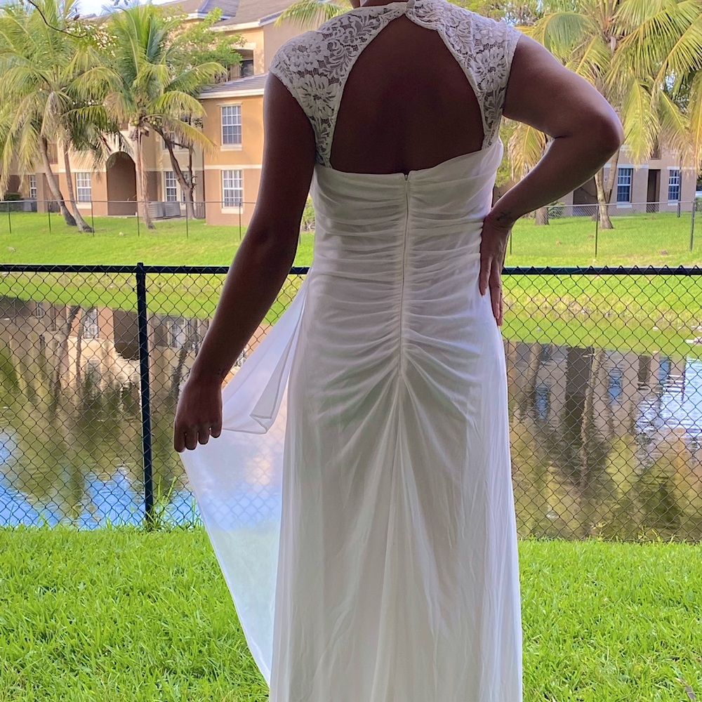 David’s Bridal dress, good for middle age, wore once, impeccable conditions.